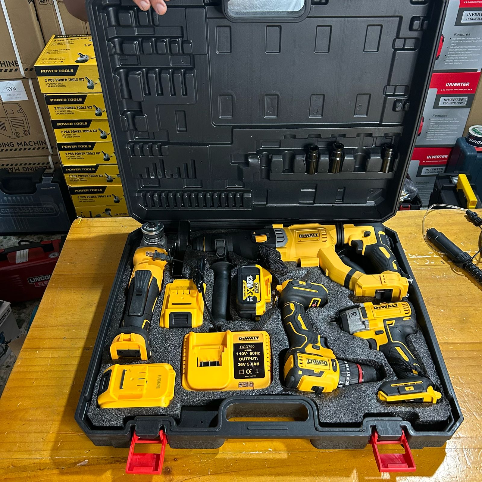 Kit DEWALT 4 en 1 — Taladro + Rotomartillo + Pulidora + Pistola de Impacto