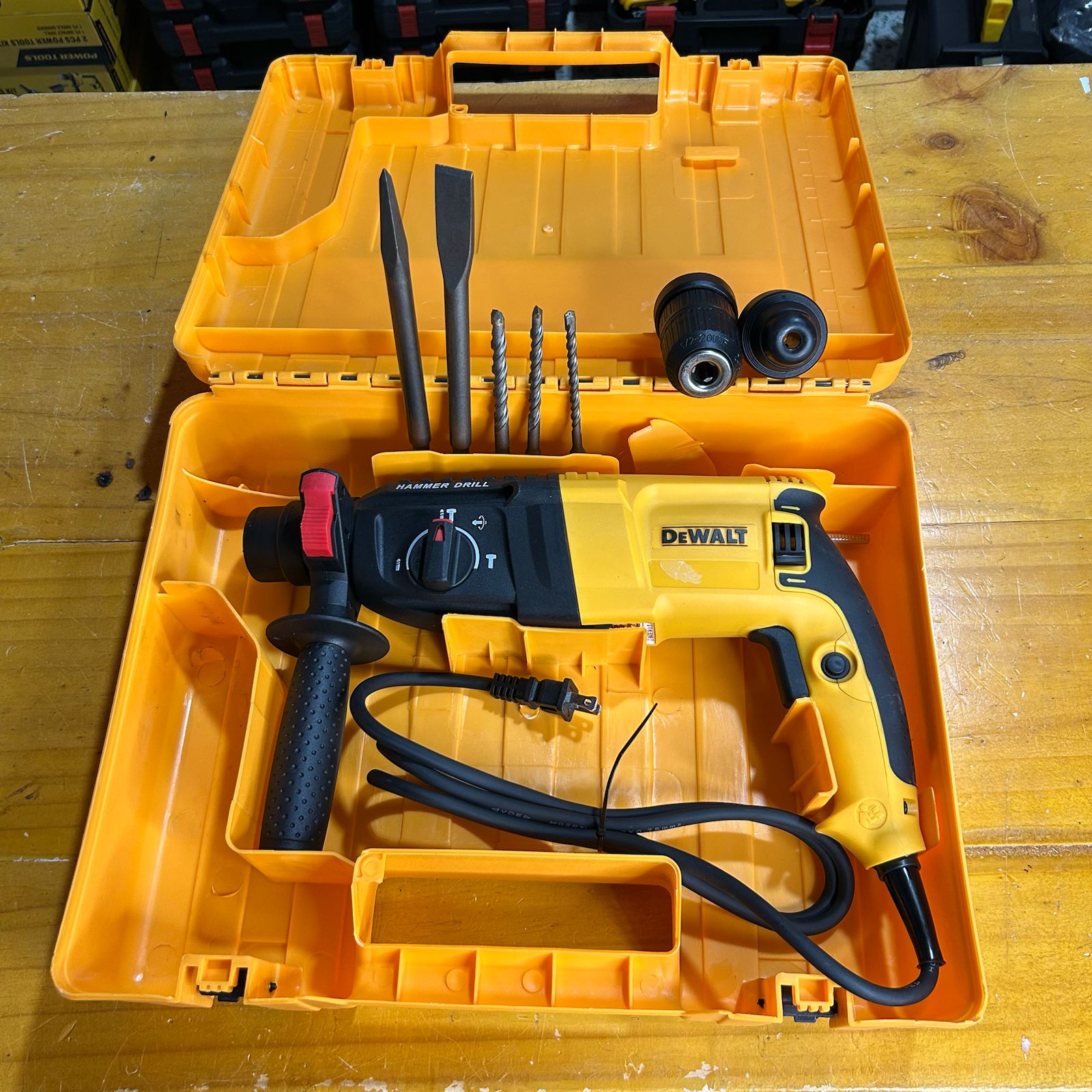 Rotomartillo DEWALT SDS Plus — Hammer Drill con Maletín y Accesorios